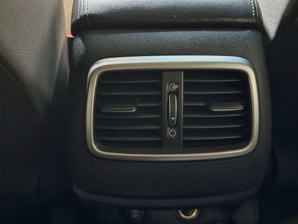 Used 2020 Kia Sorento AWD V6 image 19