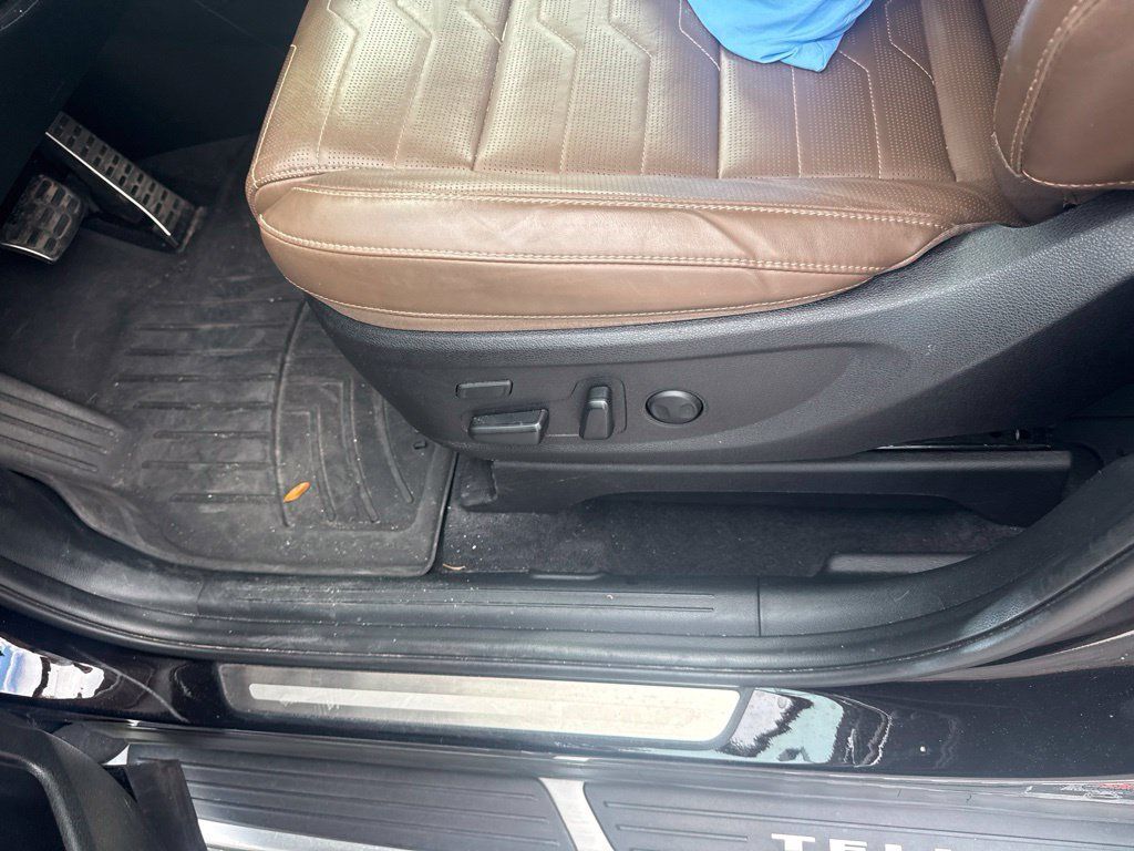 Certified 2022 Kia Telluride SX w/ SX Prestige Package AWD/4WD image 7