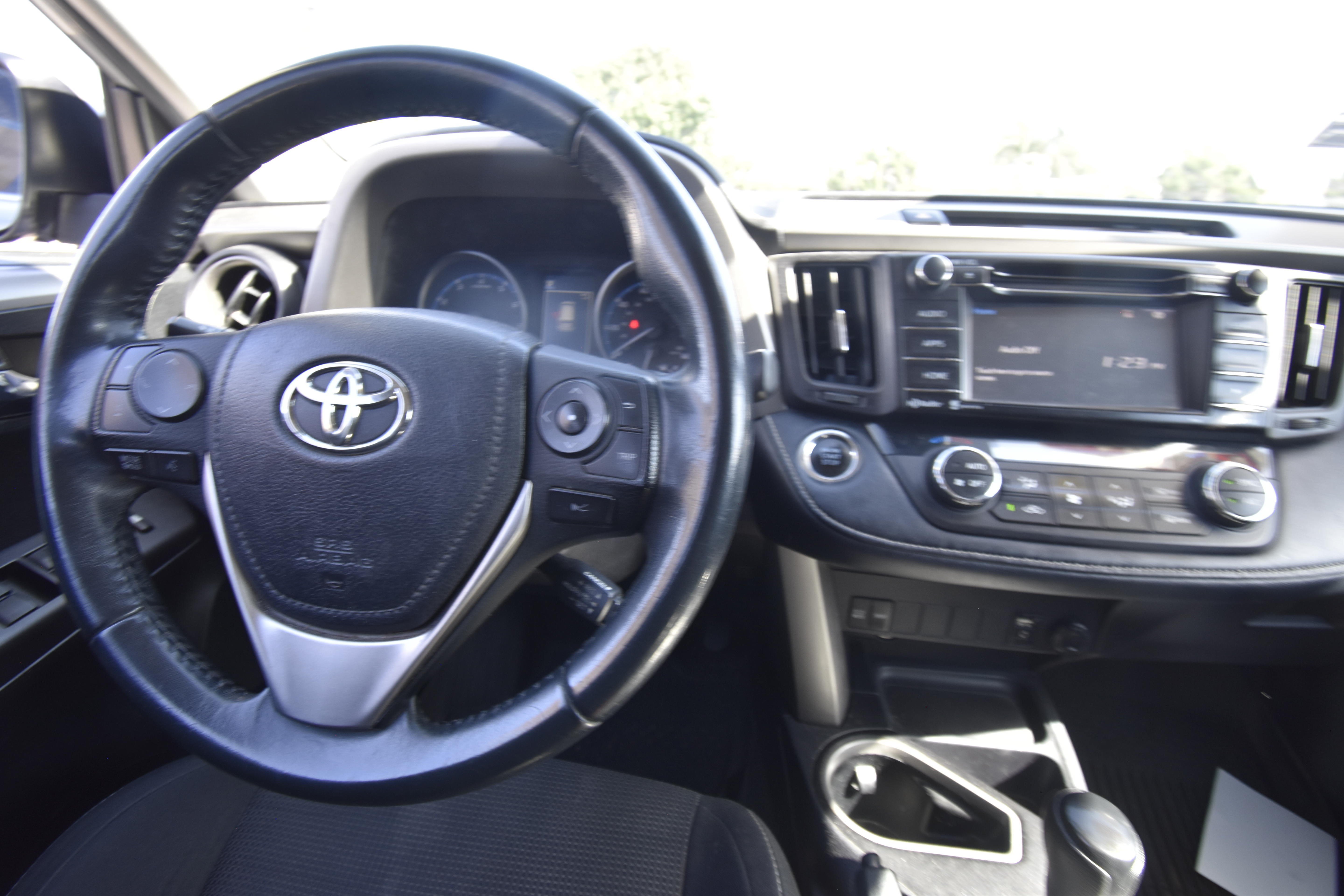 Used 2018 Toyota RAV4 XLE w/ Plus Extra Value Package FWD image 7