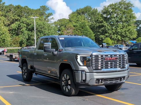 New 2026 GMC Sierra 2500 Denali w/ Denali Reserve Package AWD/4WD image 9