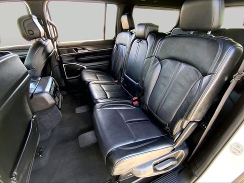 Used 2024 Jeep Wagoneer Series II w/ Flexible Seating Group RWD image 20