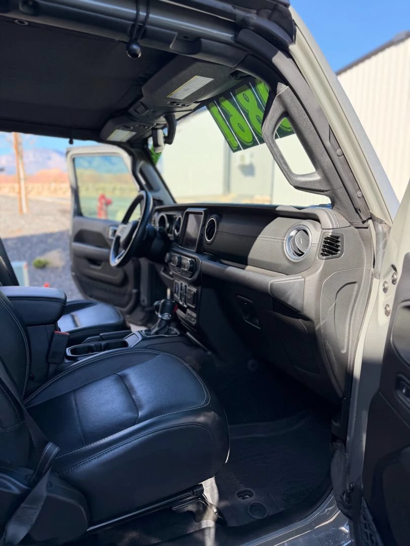 Used 2023 Jeep Wrangler Unlimited Sahara w/ Cold Weather Group AWD/4WD image 21