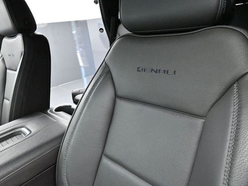 Used 2024 GMC Yukon Denali AWD/4WD image 18