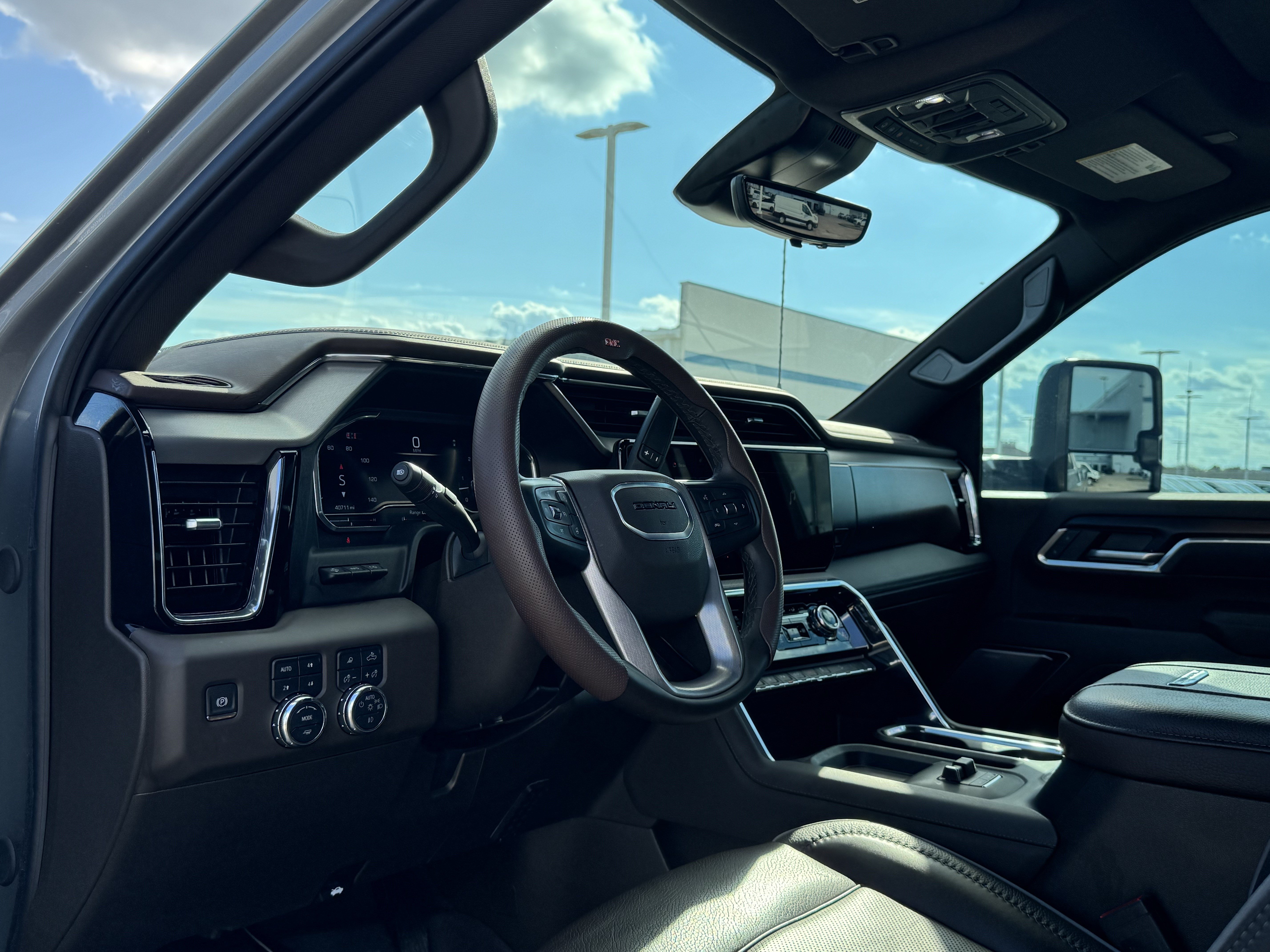 Used 2025 GMC Sierra 2500 Denali w/ Denali Reserve Package AWD/4WD image 16