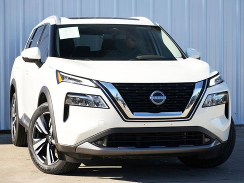 Used 2022 Nissan Rogue SL image 2