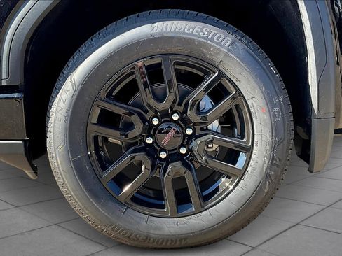 Used 2025 GMC Sierra 1500 Elevation RWD image 11