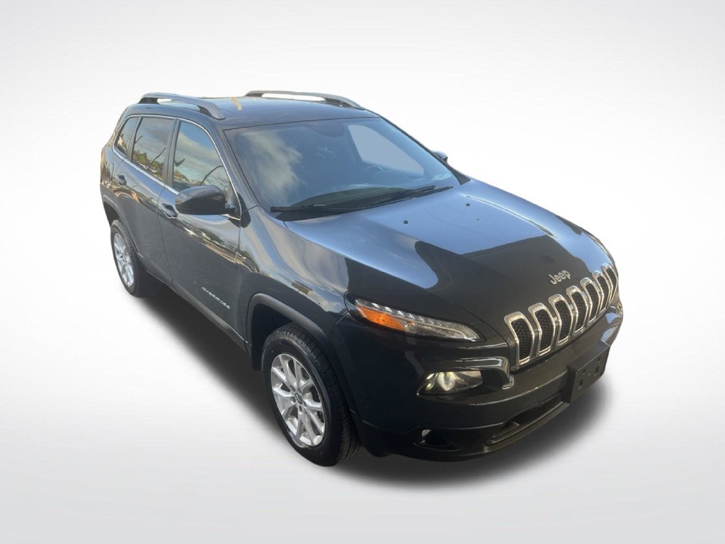 Used 2018 Jeep Cherokee Latitude Plus w/ Comfort/Convenience Group AWD/4WD image 42