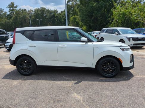 Certified 2022 Kia Soul LX w/ Technology Package FWD image 4