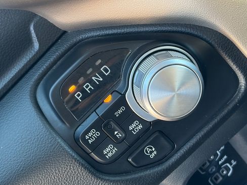 Used 2022 RAM 1500 Laramie AWD/4WD image 32