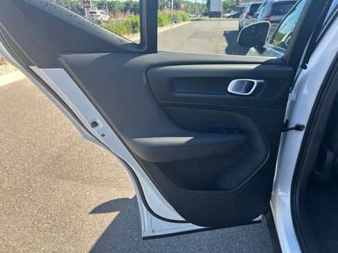Certified 2025 Volvo XC40 B5 Plus AWD/4WD image 16
