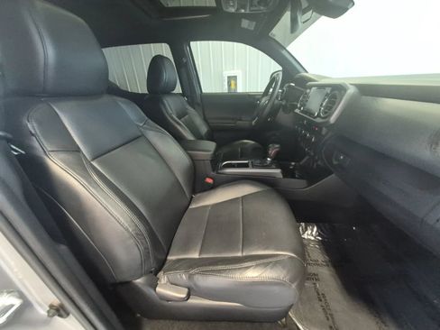 Used 2021 Toyota Tacoma TRD Off-Road w/ TRD Premium Off Road Package AWD/4WD image 19