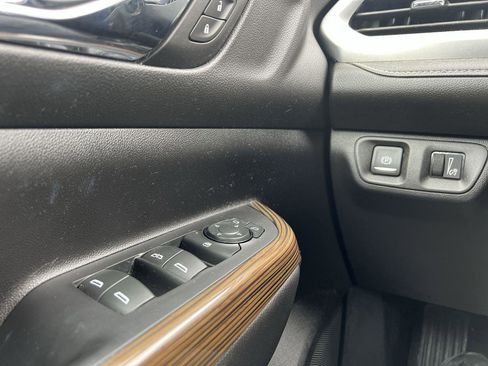 Certified 2023 GMC Acadia SLE w/ Driver Convenience Package image 18