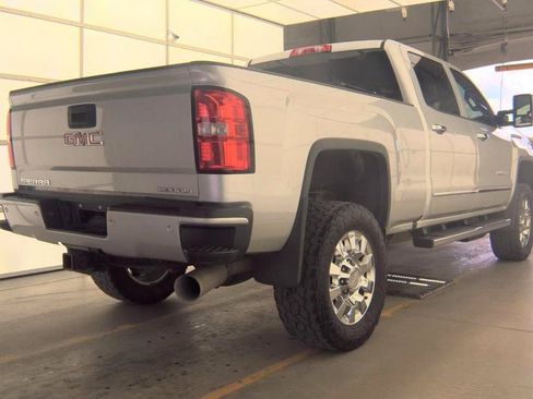 Used 2019 GMC Sierra 2500 Denali w/ Duramax Plus Package AWD/4WD image 8