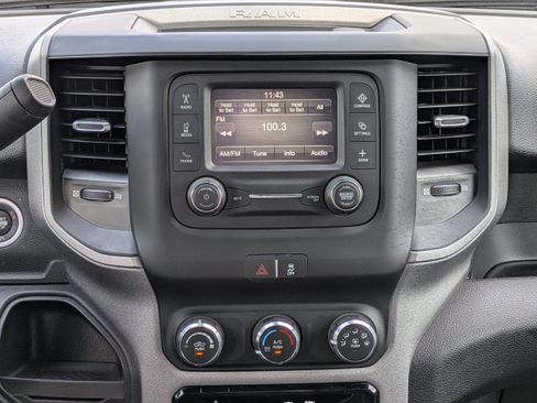 Used 2024 RAM 2500 Tradesman w/ Chrome Appearance Group AWD/4WD image 17
