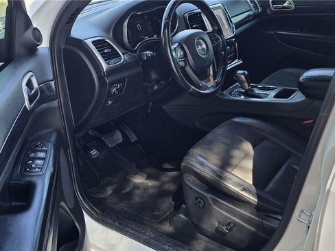Used 2020 Jeep Grand Cherokee Altitude RWD image 14