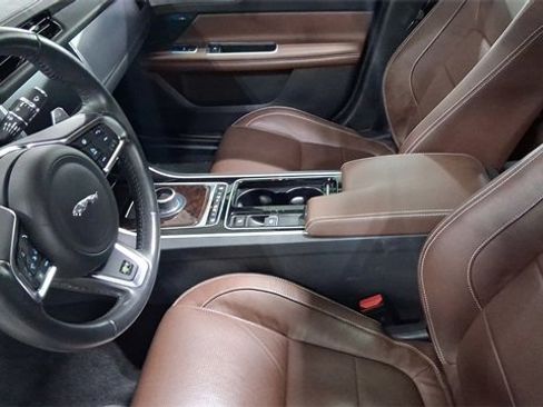 Used 2018 Jaguar XF R-Sport image 29