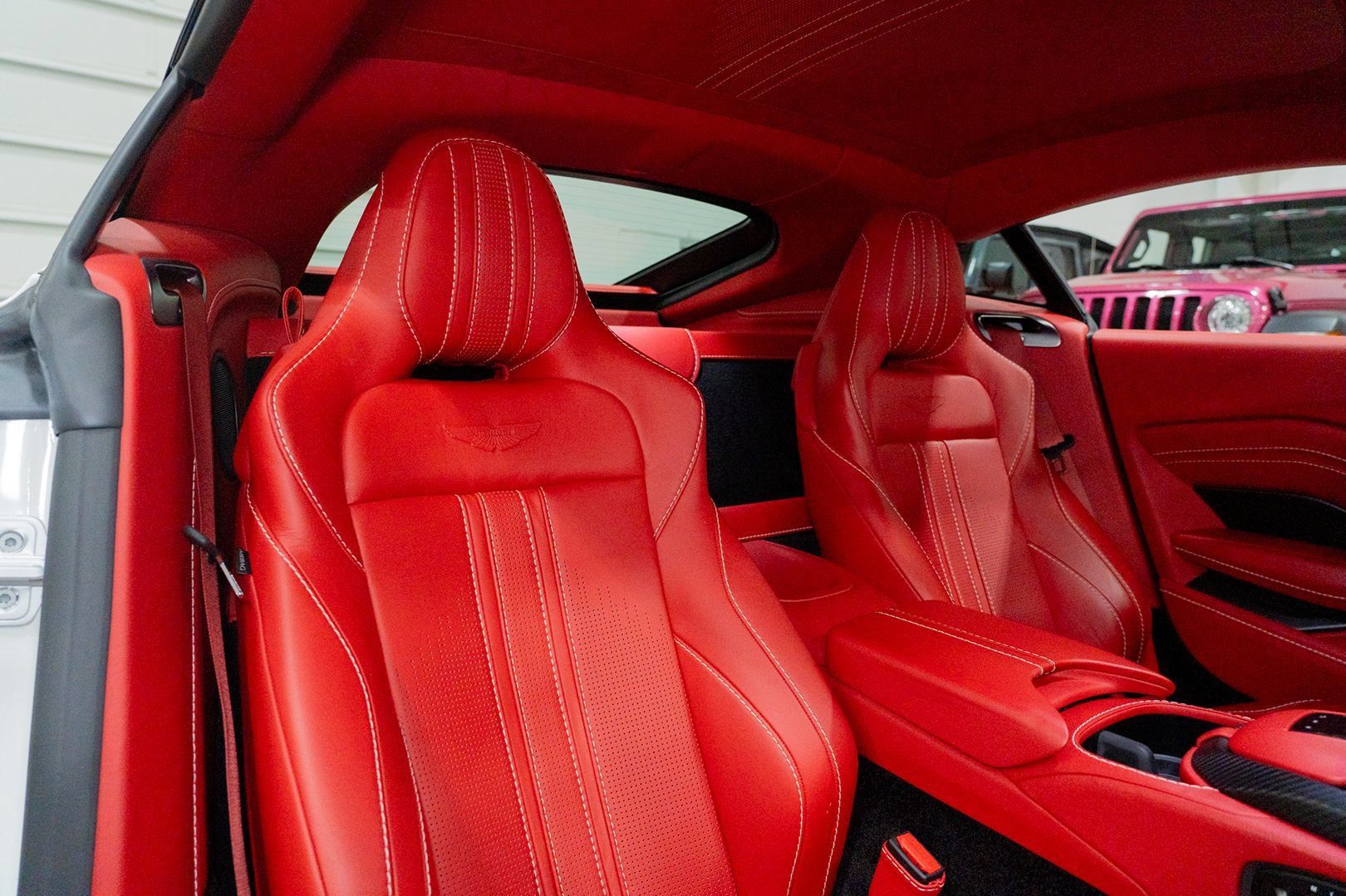 Used 2019 Aston Martin V8 Vantage Coupe RWD image 29