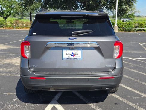Used 2023 Ford Explorer XLT AWD/4WD image 4