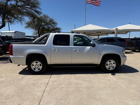 Used 2011 Chevrolet Avalanche LS image 8