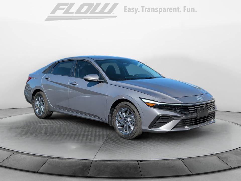 Used 2026 Hyundai Elantra Hybrid FWD image 1