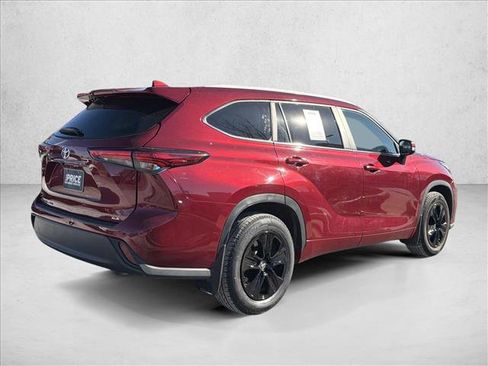 Used 2023 Toyota Highlander XLE image 5