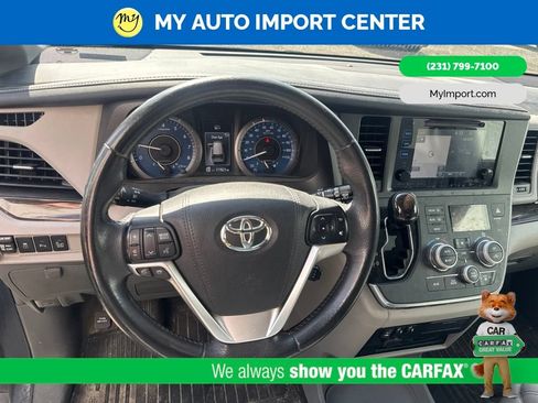 Used 2017 Toyota Sienna XLE Premium AWD/4WD image 9