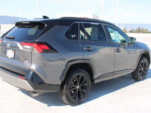 Used 2022 Toyota RAV4 XSE AWD/4WD image 3