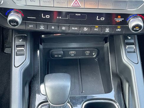 Certified 2023 Kia Telluride S w/ S Sunroof Package AWD/4WD image 18