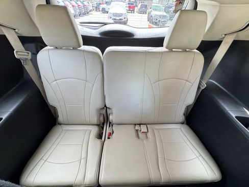 Used 2019 Buick Enclave Essence AWD/4WD image 16