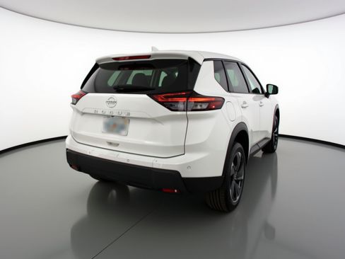 Used 2025 Nissan Rogue SV image 9