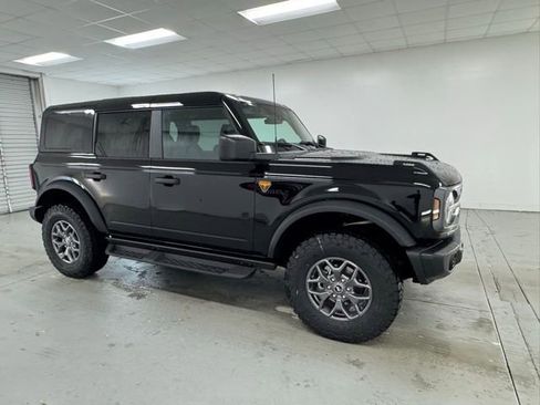 New 2025 Ford Bronco Badlands image 3