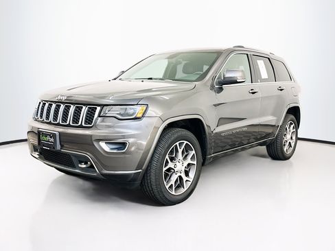 Used 2018 Jeep Grand Cherokee Limited image 3