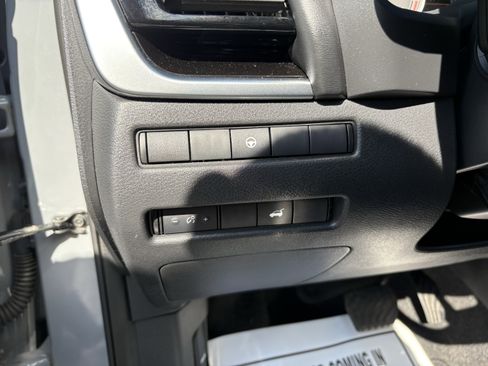 Used 2022 Nissan Rogue SL w/ SL Premium Package image 18