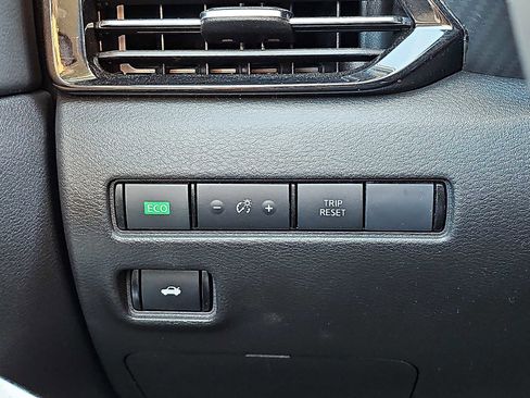 Used 2025 Nissan Sentra SR image 24