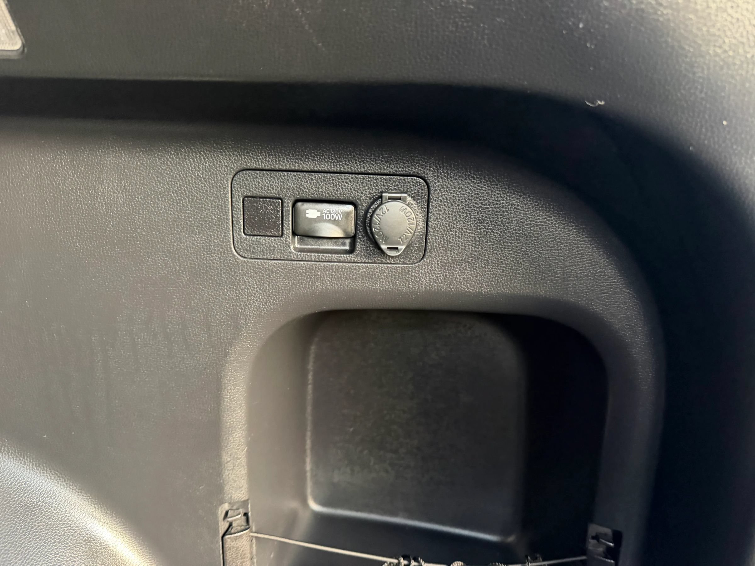 Used 2019 Toyota RAV4 Adventure AWD/4WD image 18