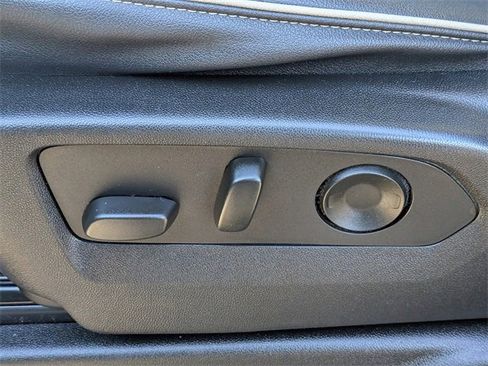 Used 2023 GMC Yukon SLT image 21