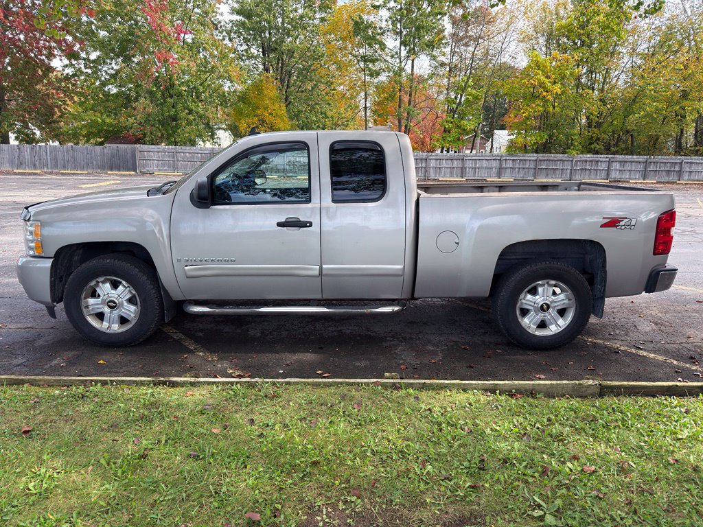 Used 2008 Chevrolet Silverado 1500 LT w/ Power Pack Plus AWD/4WD image 11