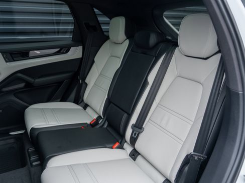 New 2026 Porsche Cayenne image 35