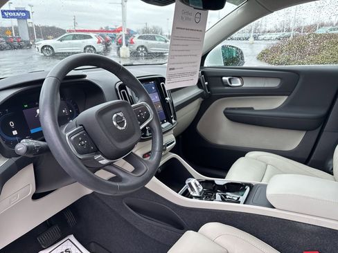 Certified 2023 Volvo XC40 B5 Plus w/ Climate Package image 10