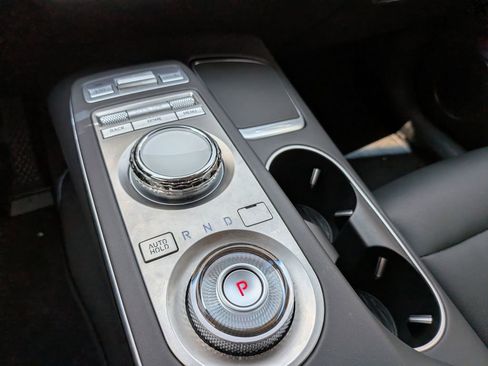Used 2025 Genesis GV70 2.5T AWD/4WD image 24