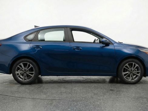 Used 2024 Kia Forte LXS image 11