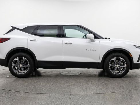 Used 2025 Chevrolet Blazer LT FWD image 11
