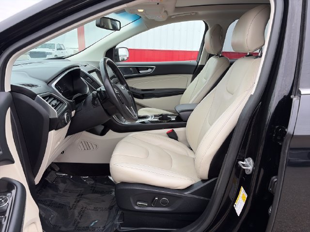Used 2017 Ford Edge Titanium w/ Equipment Group 301A AWD/4WD image 23
