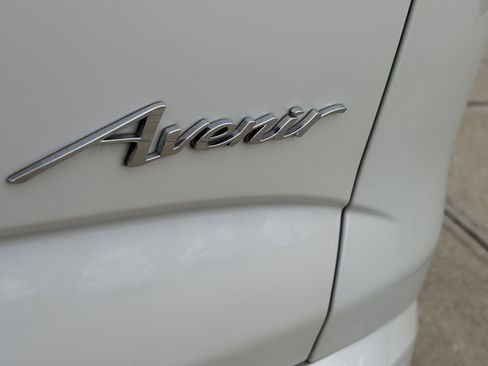 Used 2024 Buick Enclave Avenir w/ Avenir Technology Package image 10