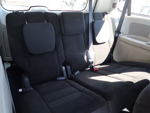 Used 2018 Dodge Grand Caravan SE image 9