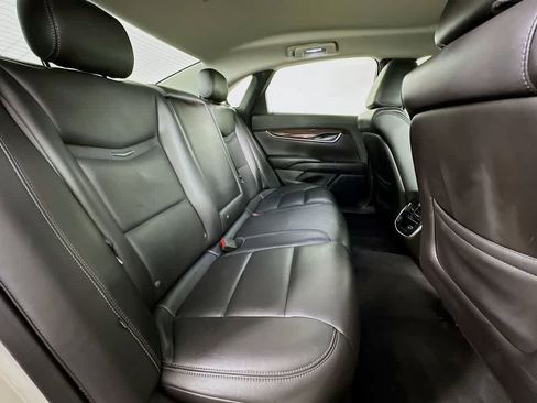 Used 2016 Cadillac XTS Luxury image 32