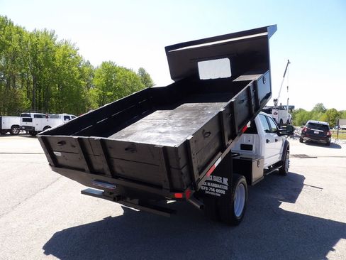 Used 2022 Ford F550 4x4 Crew Cab Super Duty w/ Power Equipment Group image 7