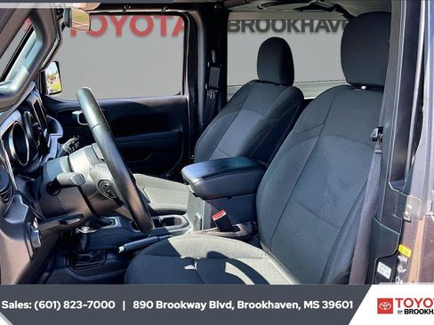 Used 2022 Jeep Wrangler Sport AWD/4WD image 18