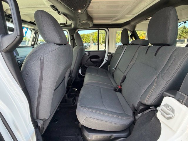 Used 2024 Jeep Wrangler Unlimited AWD/4WD image 35