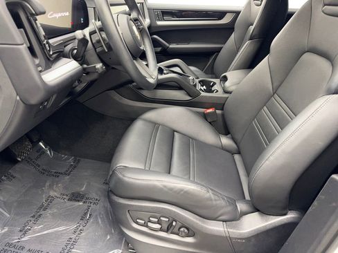 Used 2024 Porsche Cayenne Coupe image 27